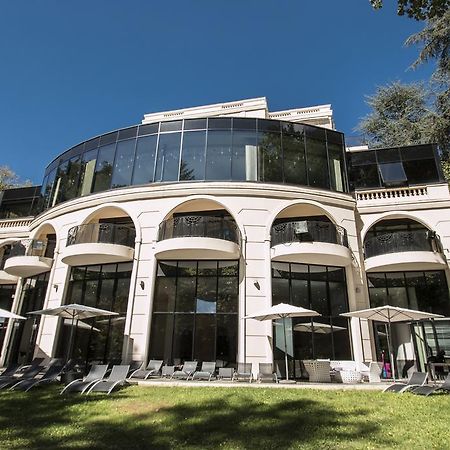 Hotel & Spa Le Pavillon Charbonnieres les Bains Bagian luar foto