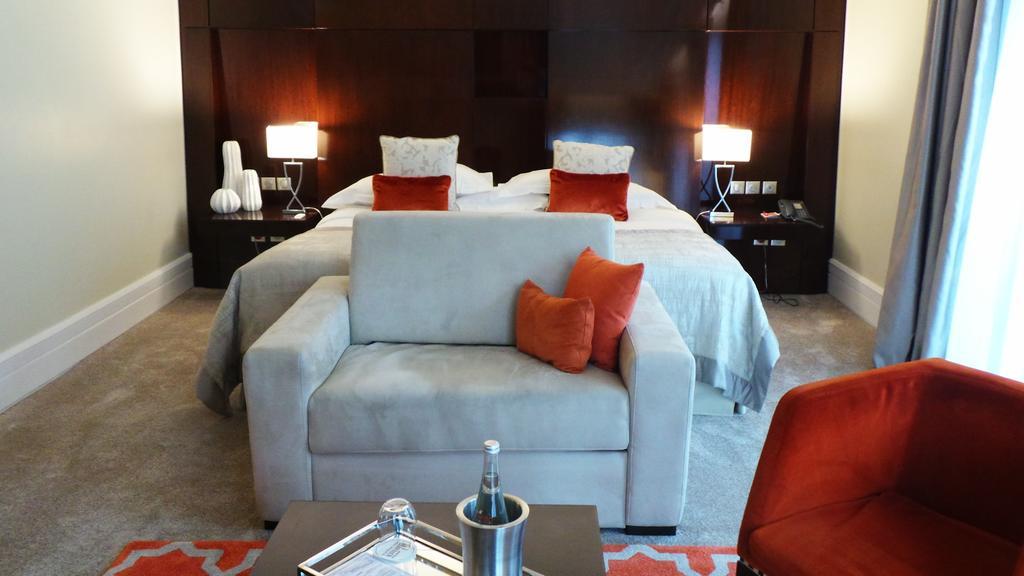 Hotel & Spa Le Pavillon Charbonnieres les Bains Bagian luar foto