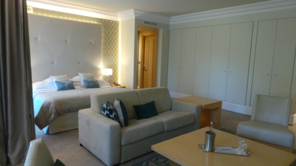 Hotel & Spa Le Pavillon Charbonnieres les Bains Bagian luar foto