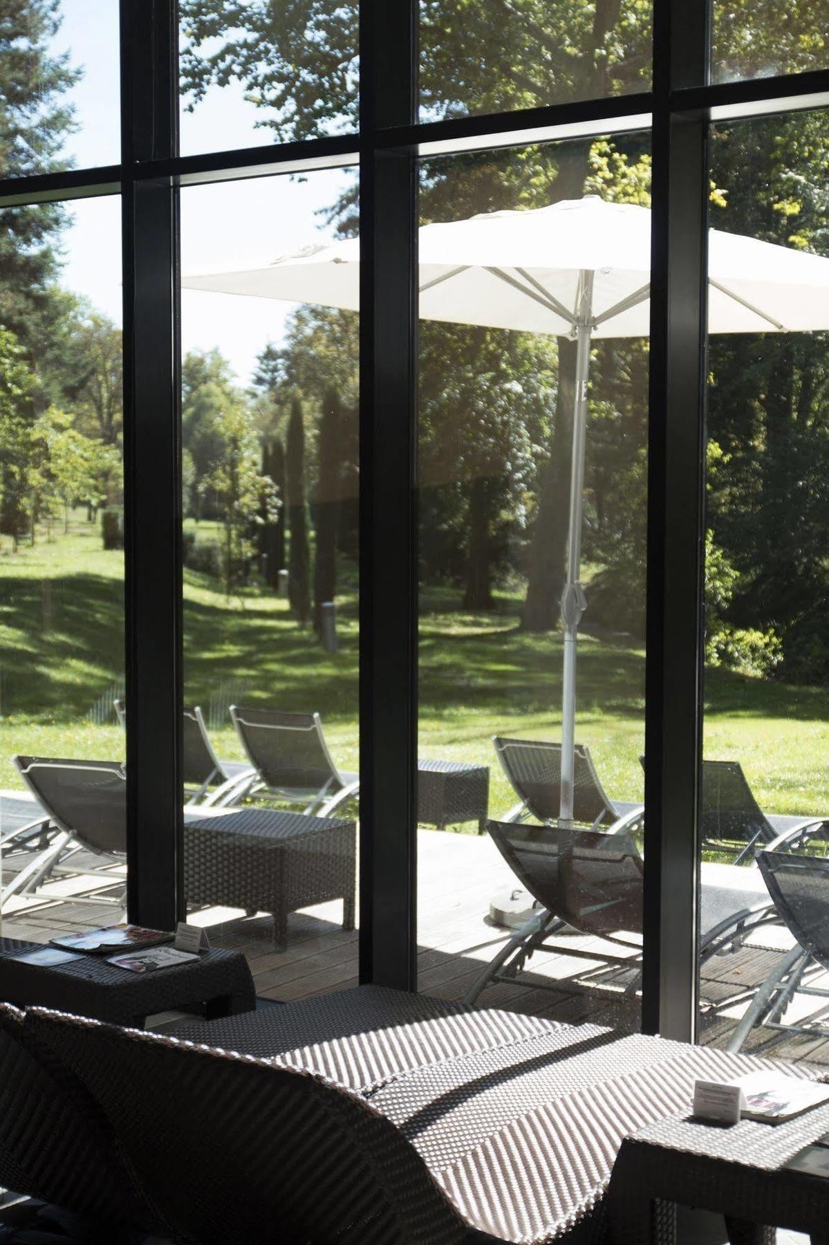 Hotel & Spa Le Pavillon Charbonnieres les Bains Bagian luar foto