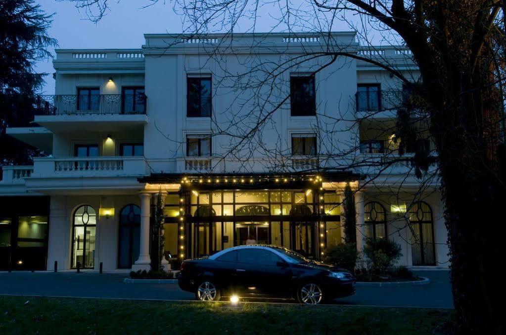 Hotel & Spa Le Pavillon Charbonnieres les Bains Bagian luar foto