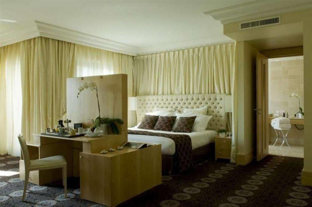 Hotel & Spa Le Pavillon Charbonnieres les Bains Bagian luar foto