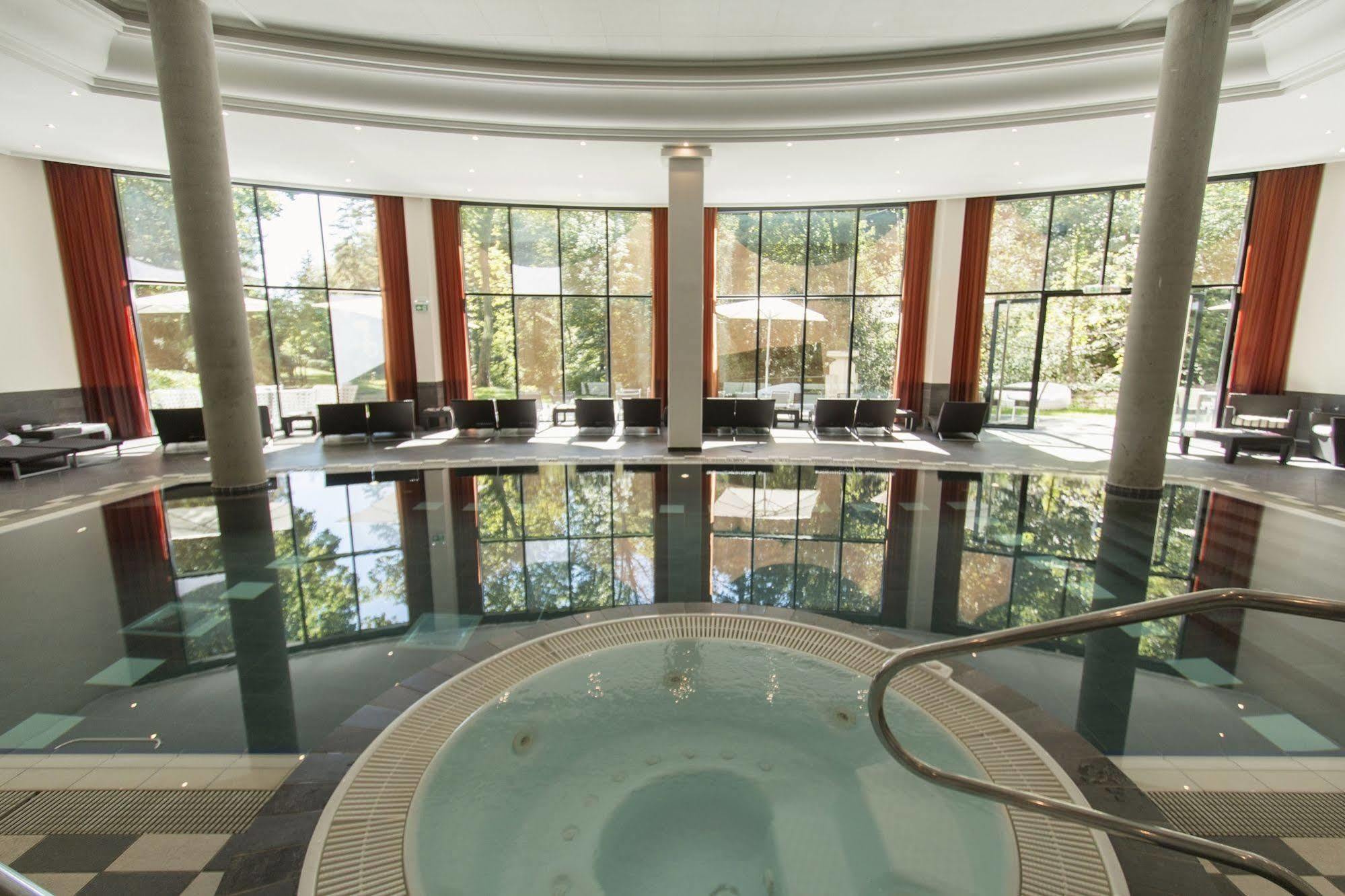 Hotel & Spa Le Pavillon Charbonnieres les Bains Bagian luar foto