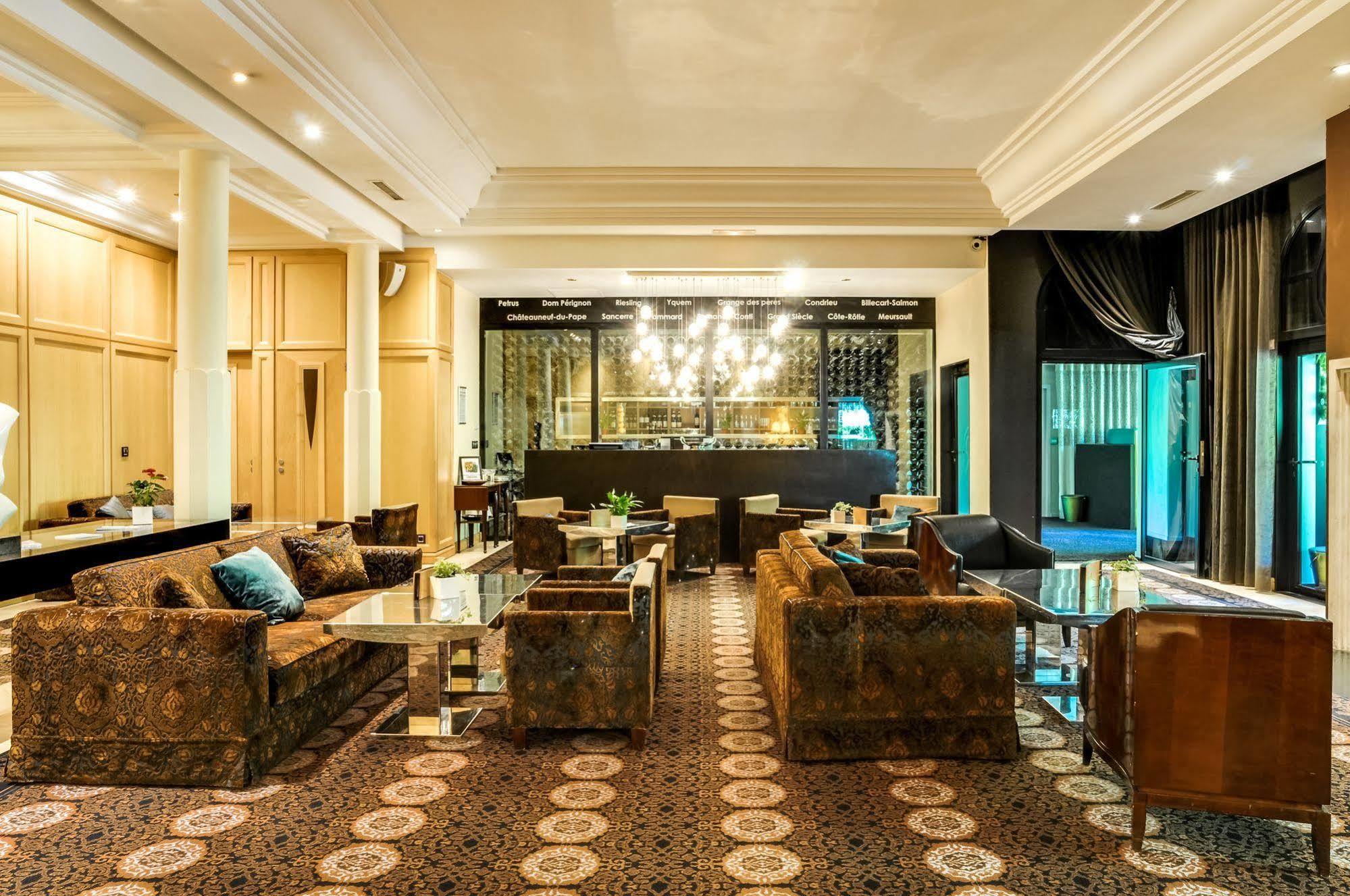 Hotel & Spa Le Pavillon Charbonnieres les Bains Bagian luar foto