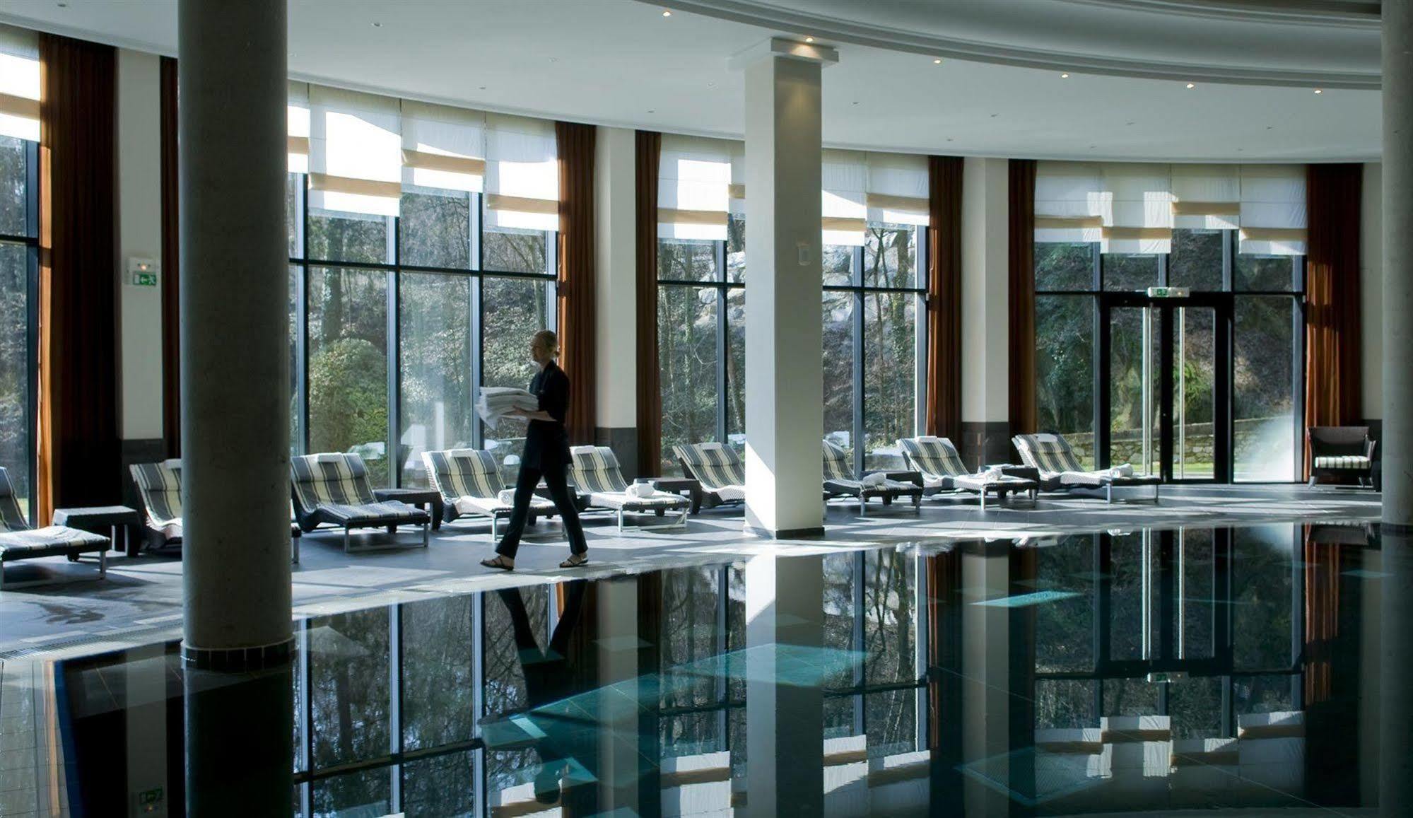 Hotel & Spa Le Pavillon Charbonnieres les Bains Bagian luar foto