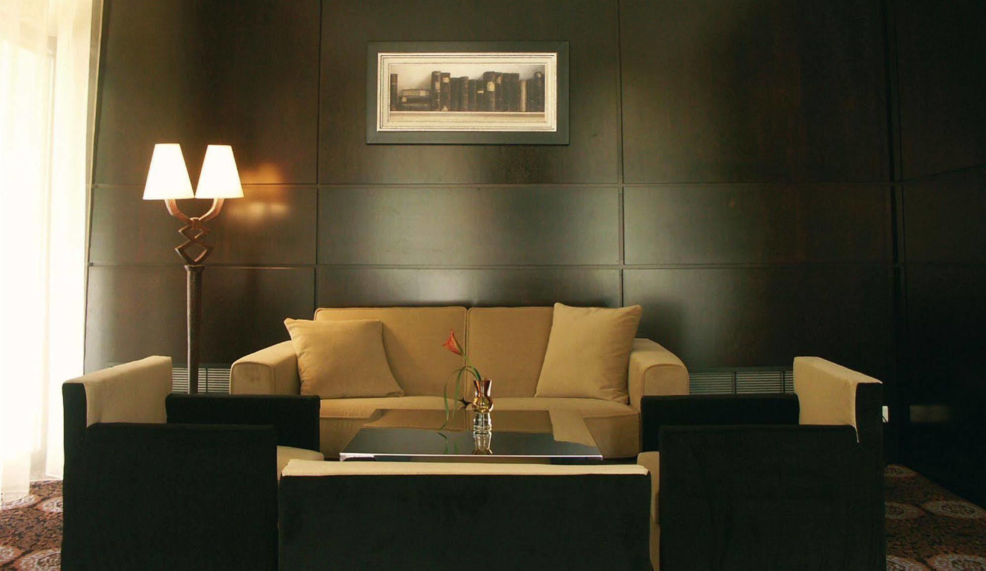 Hotel & Spa Le Pavillon Charbonnieres les Bains Bagian luar foto