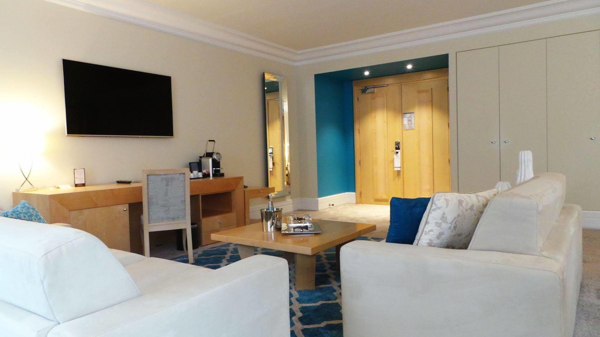 Hotel & Spa Le Pavillon Charbonnieres les Bains Bagian luar foto