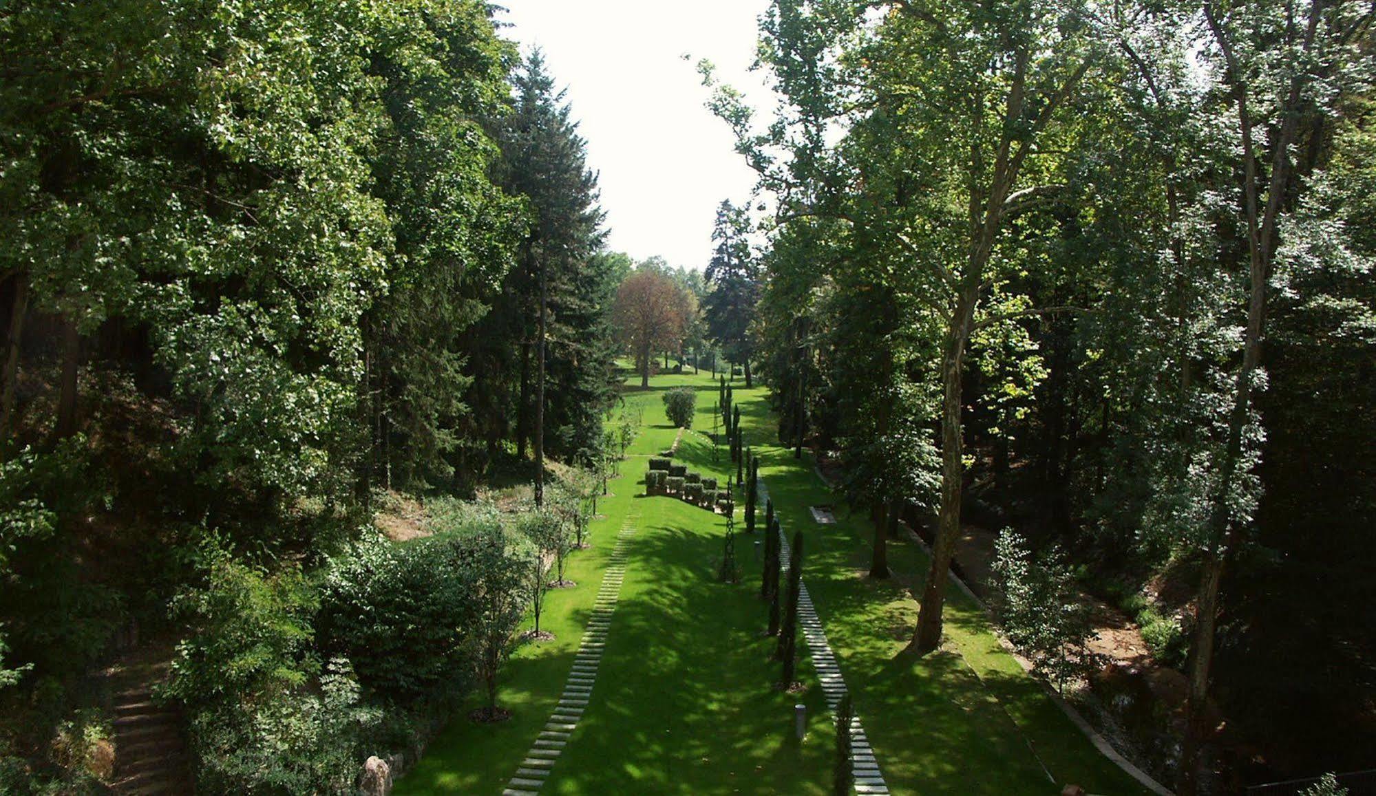 Hotel & Spa Le Pavillon Charbonnieres les Bains Bagian luar foto