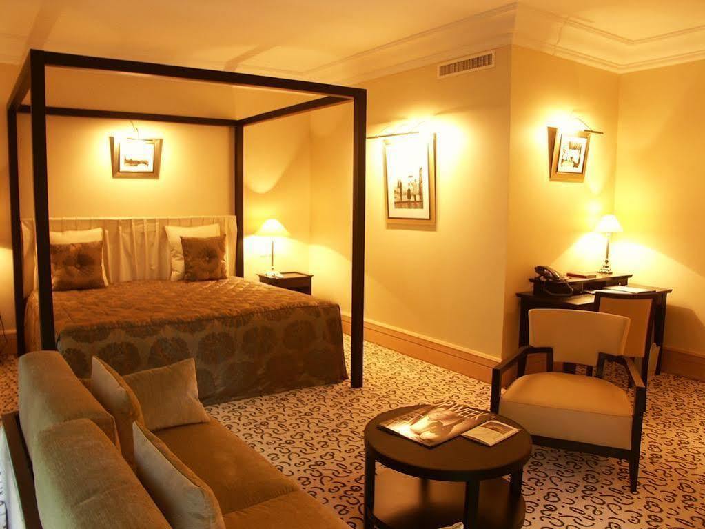 Hotel & Spa Le Pavillon Charbonnieres les Bains Bagian luar foto