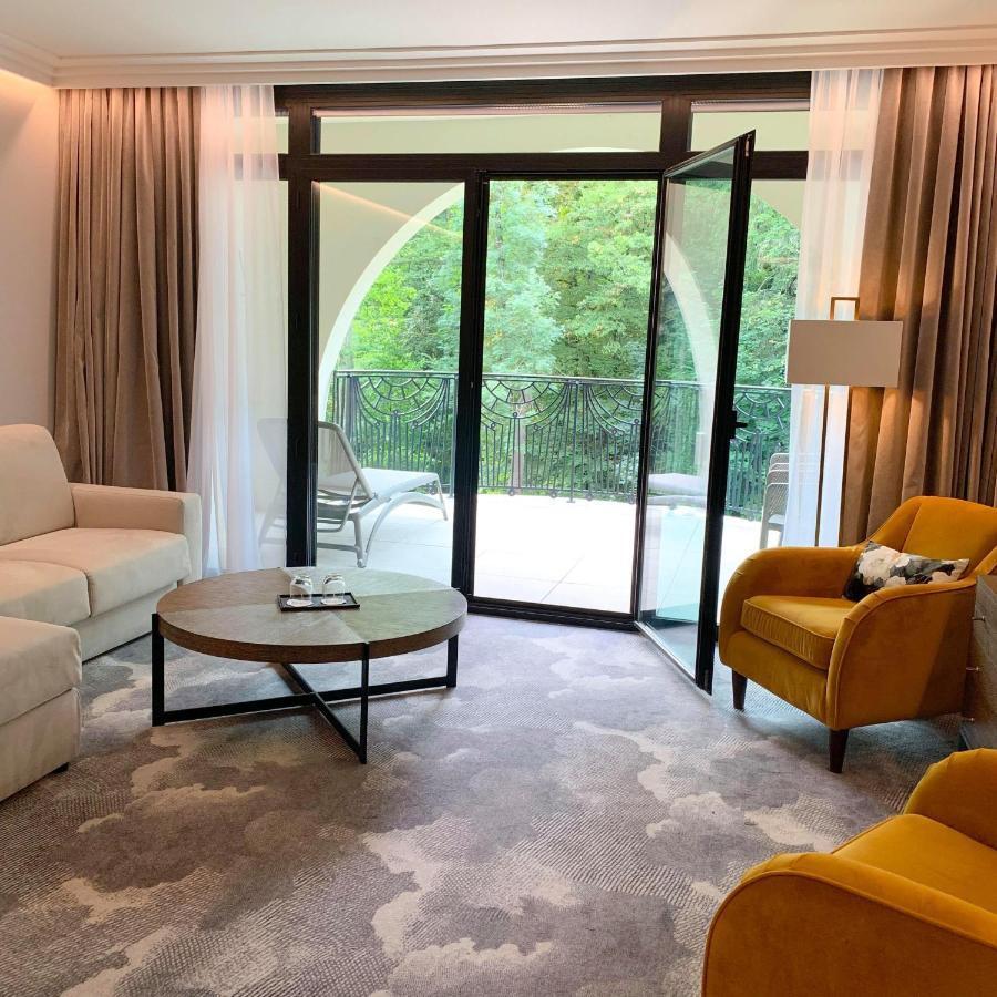 Hotel & Spa Le Pavillon Charbonnieres les Bains Bagian luar foto